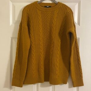 🧡 Women’s Uniqlo sweater